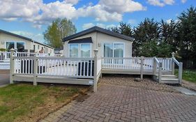 Beautiful Lodge Highfield Grange Holiday Park In Essex Ref 26621P